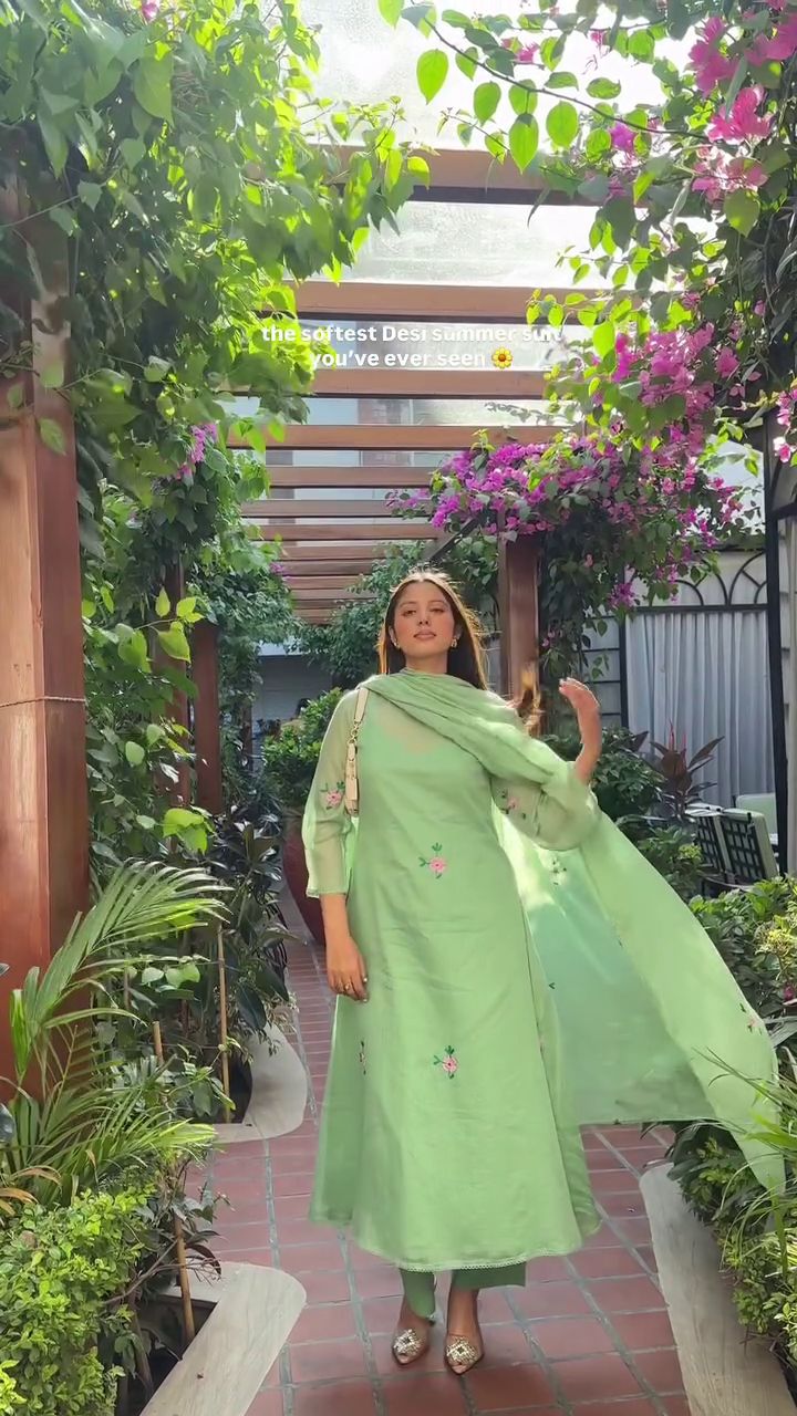 💚 Women’s Soft Pastel Green Summer Suit Set 💚