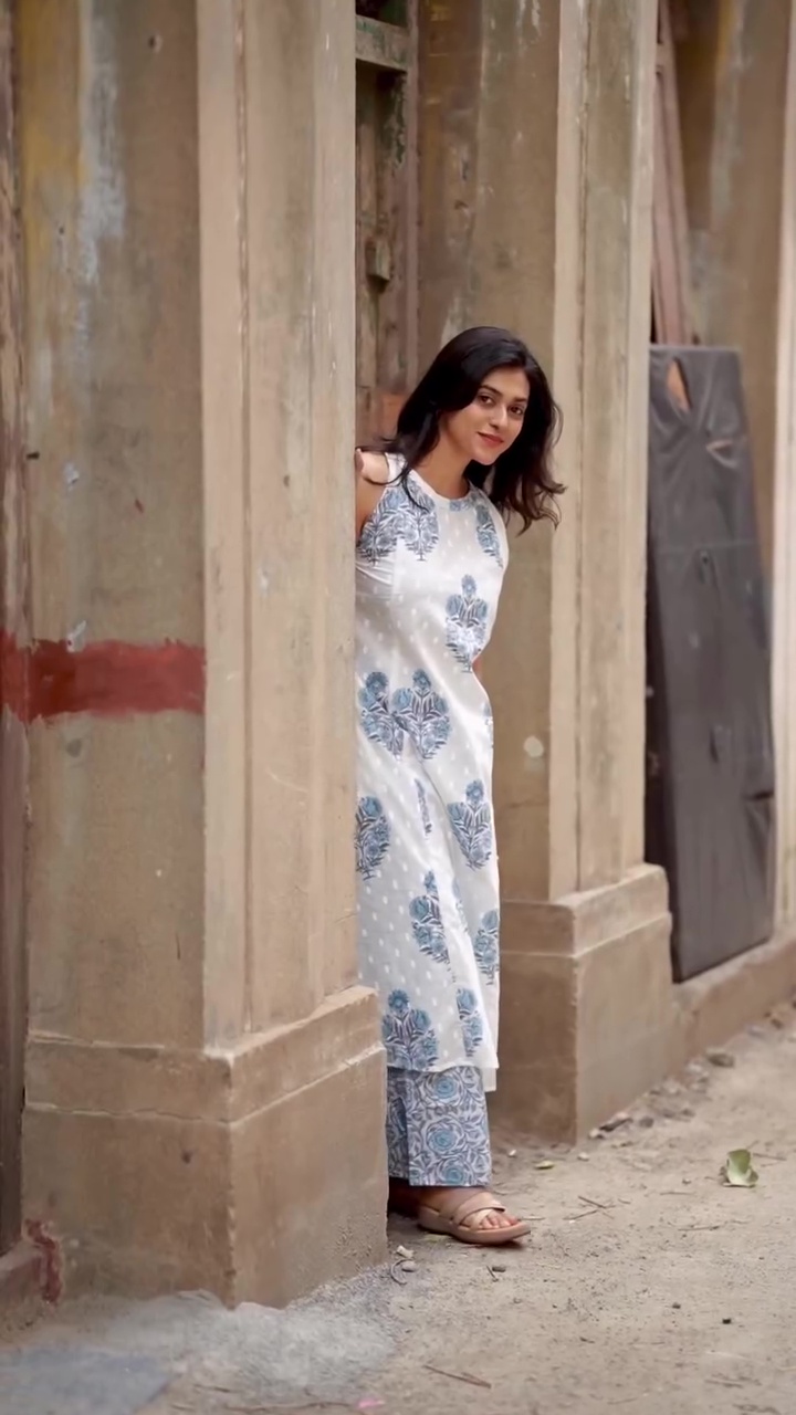 Women’s Floral Printed Sleeveless Kurta Pant Set | Elegant Summer & Casual Ethnic Wear